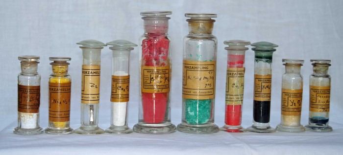 Chemicalien potjes (Van Dijk)